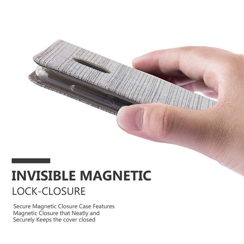 Mano che tiene una custodia per telefono, mostrando la chiusura magnetica.