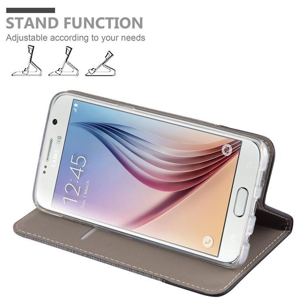 Telefono Samsung bianco in una custodia a libro, aperto e in piedi. Custodia grigia, telefono bianco e icone visibili.
