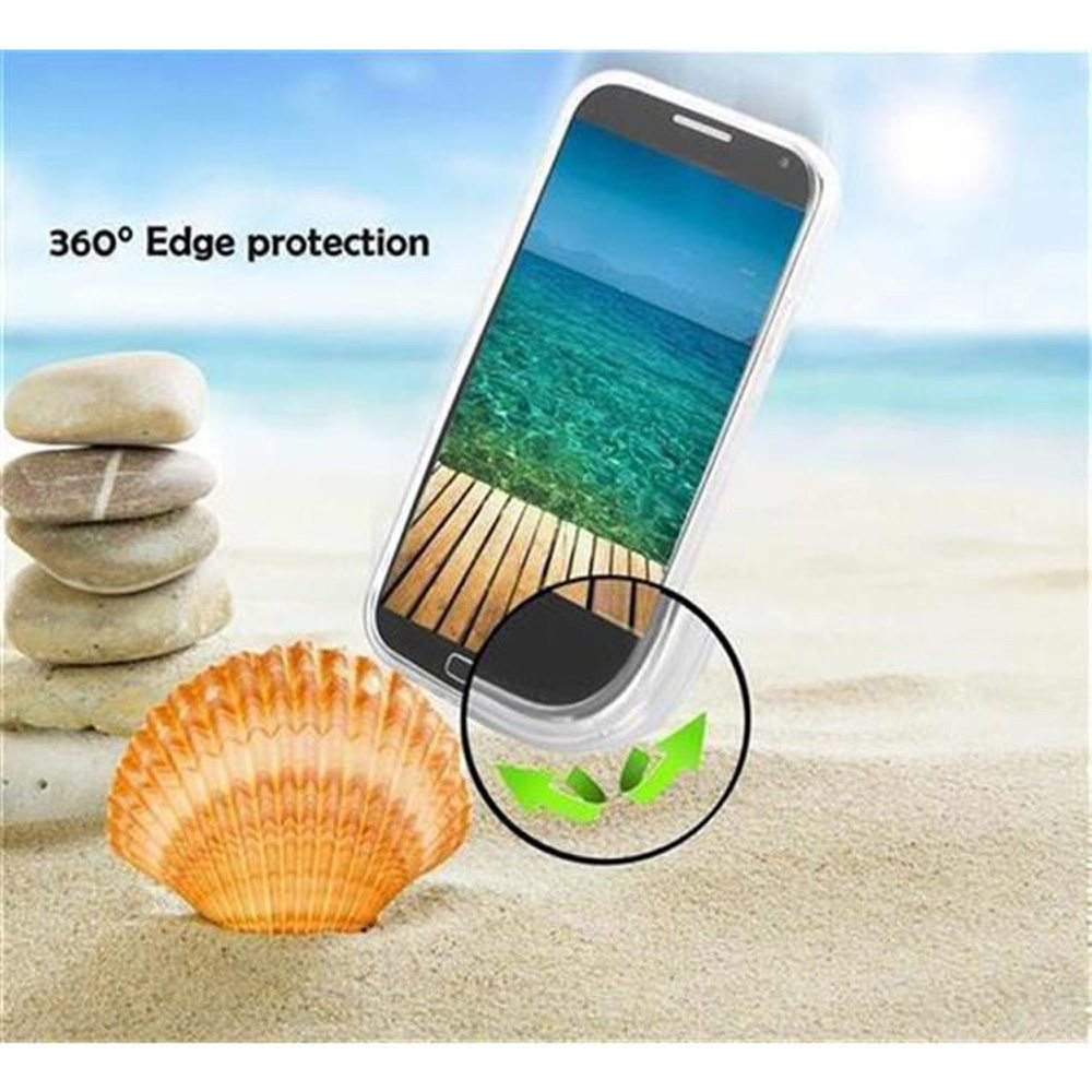 Un telefono in una custodia sulla sabbia, con una conchiglia e rocce. Sfondo spiaggia.