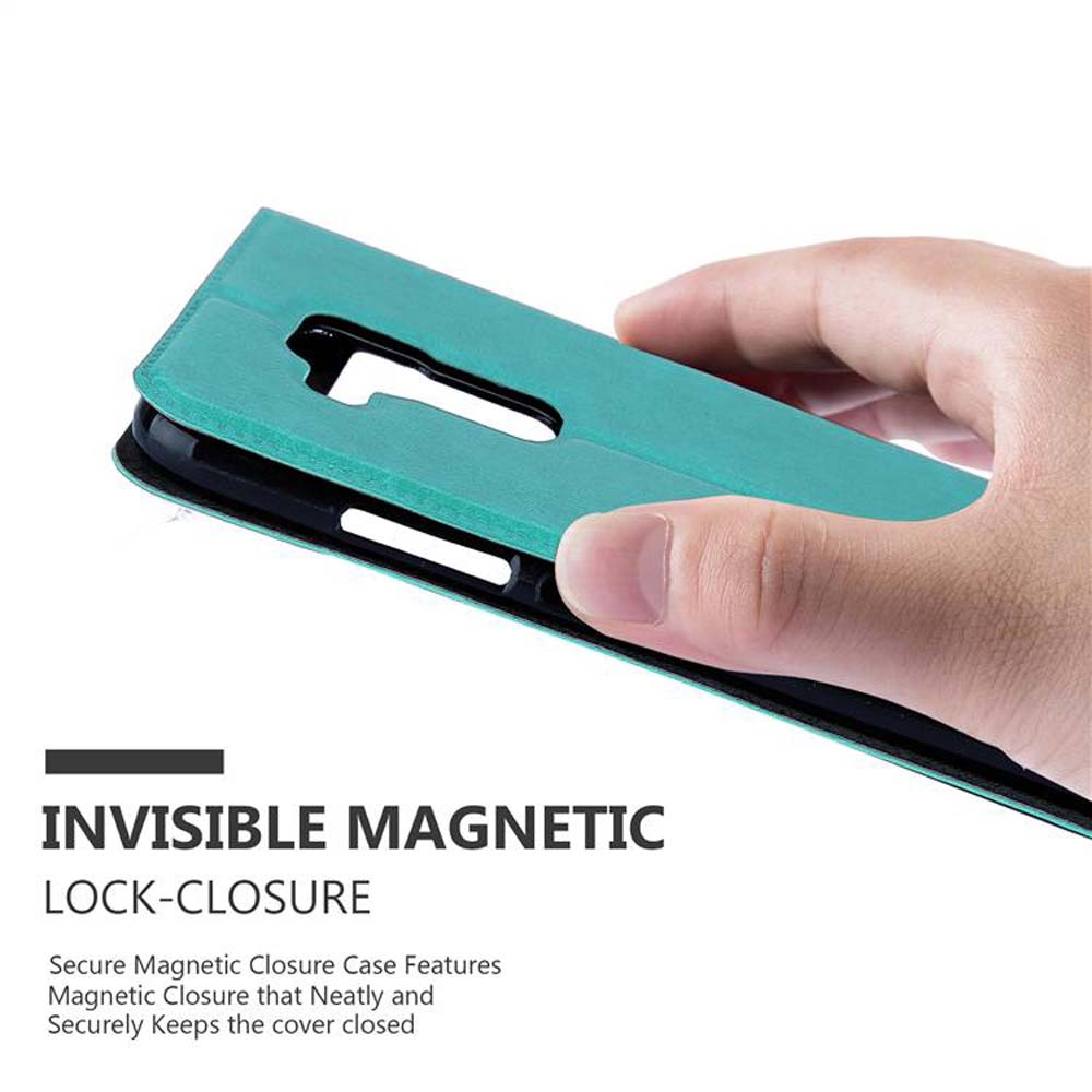 Mano sosteniendo una funda de teléfono verde azulado abierta. Texto 'Cierre magnético invisible' abajo.