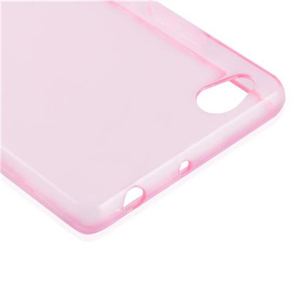 Primer plano de una funda rosa para teléfono con recortes para puertos y botones.