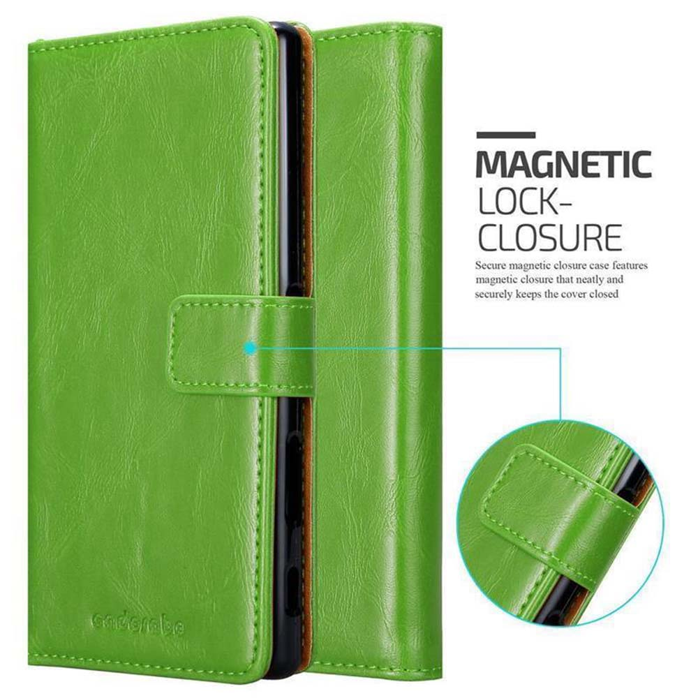 Funda de teléfono de cuero verde con cierre magnético. Se muestran detalles de la hebilla. El texto dice 'Magnetic Lock-Closure'.