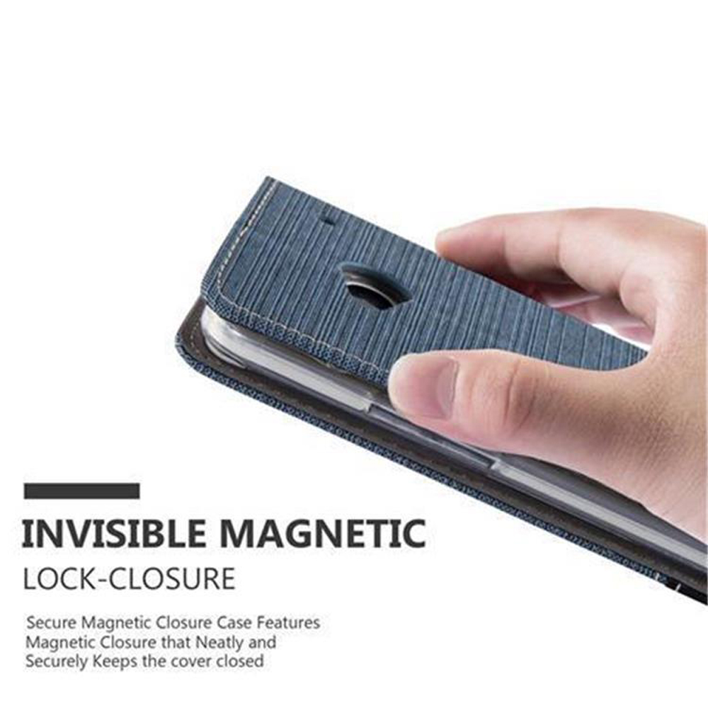 Una mano sostiene una funda azul texturizada. El texto dice: CIERRE MAGNÉTICO INVISIBLE.