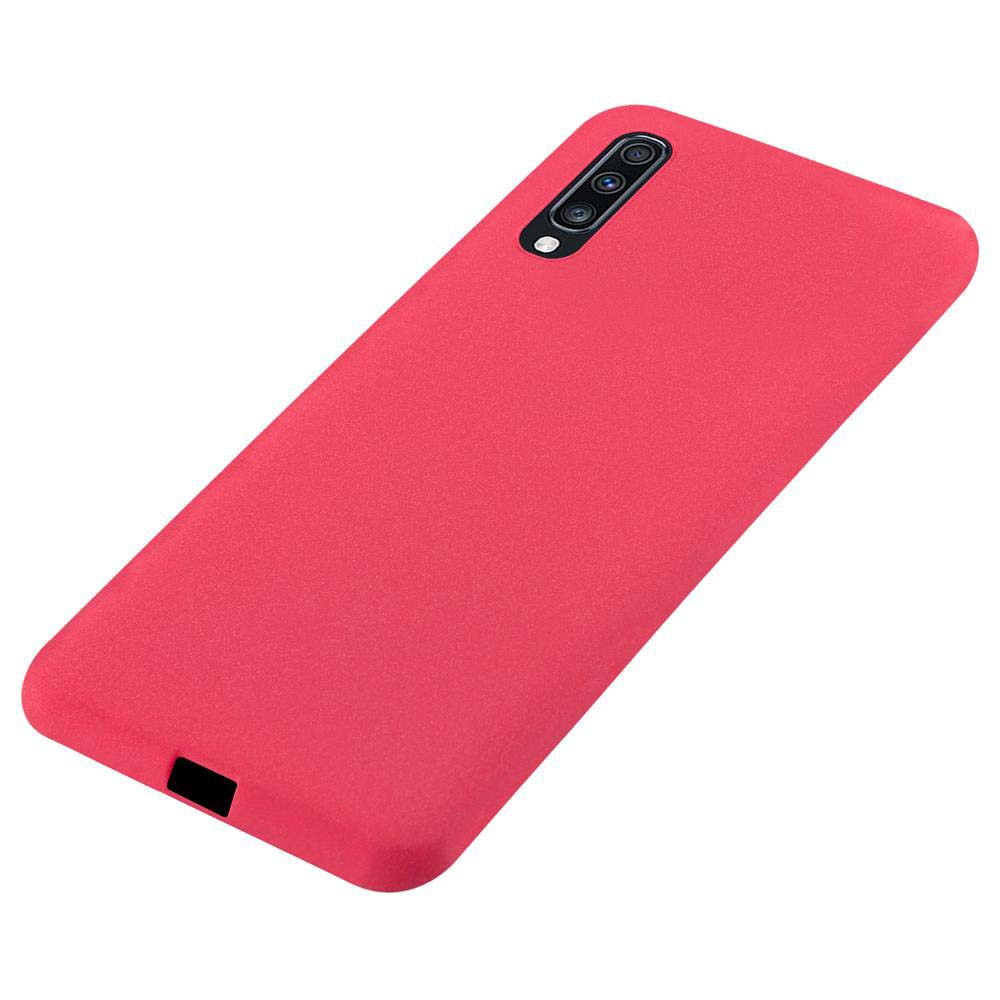 Custodia rossa per telefono su sfondo bianco, angolata. Tre obiettivi della fotocamera visibili.