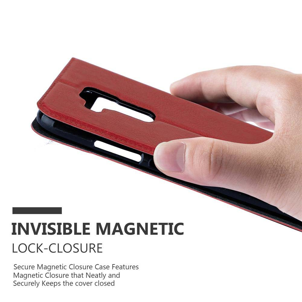 Mano sosteniendo funda roja, mostrando teléfono. Texto: Cierre magnético invisible.