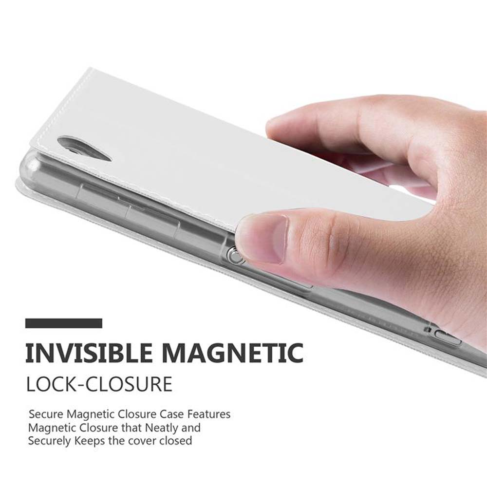 La mano di una persona che tiene una custodia bianca per telefono. La custodia ha una chiusura magnetica.