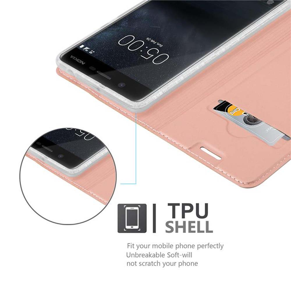 Un telefono in una custodia a portafoglio con una carta. Testo: Guscio in TPU, si adatta perfettamente.
