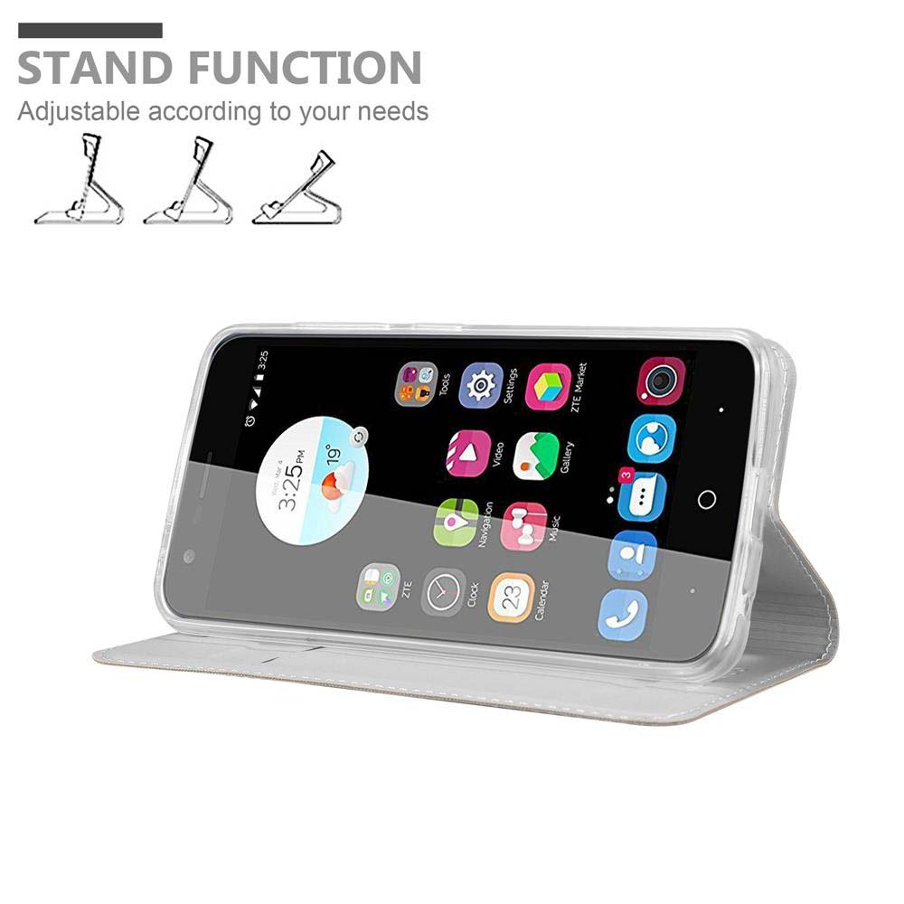 Teléfono en funda blanca, abierto. Muestra aplicaciones. Texto 'STAND FUNCTION'.