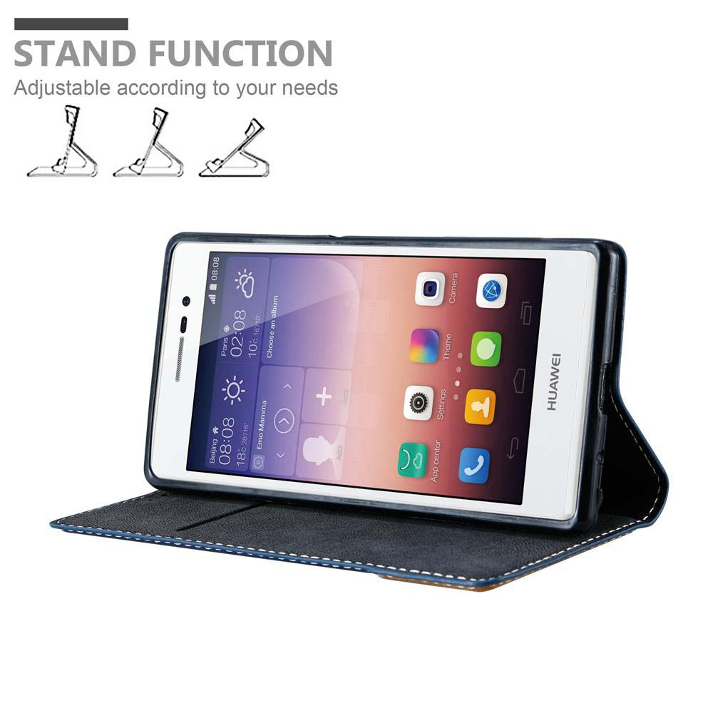Un teléfono en una funda, apoyado. El teléfono es blanco. La funda es azul, con costuras blancas.