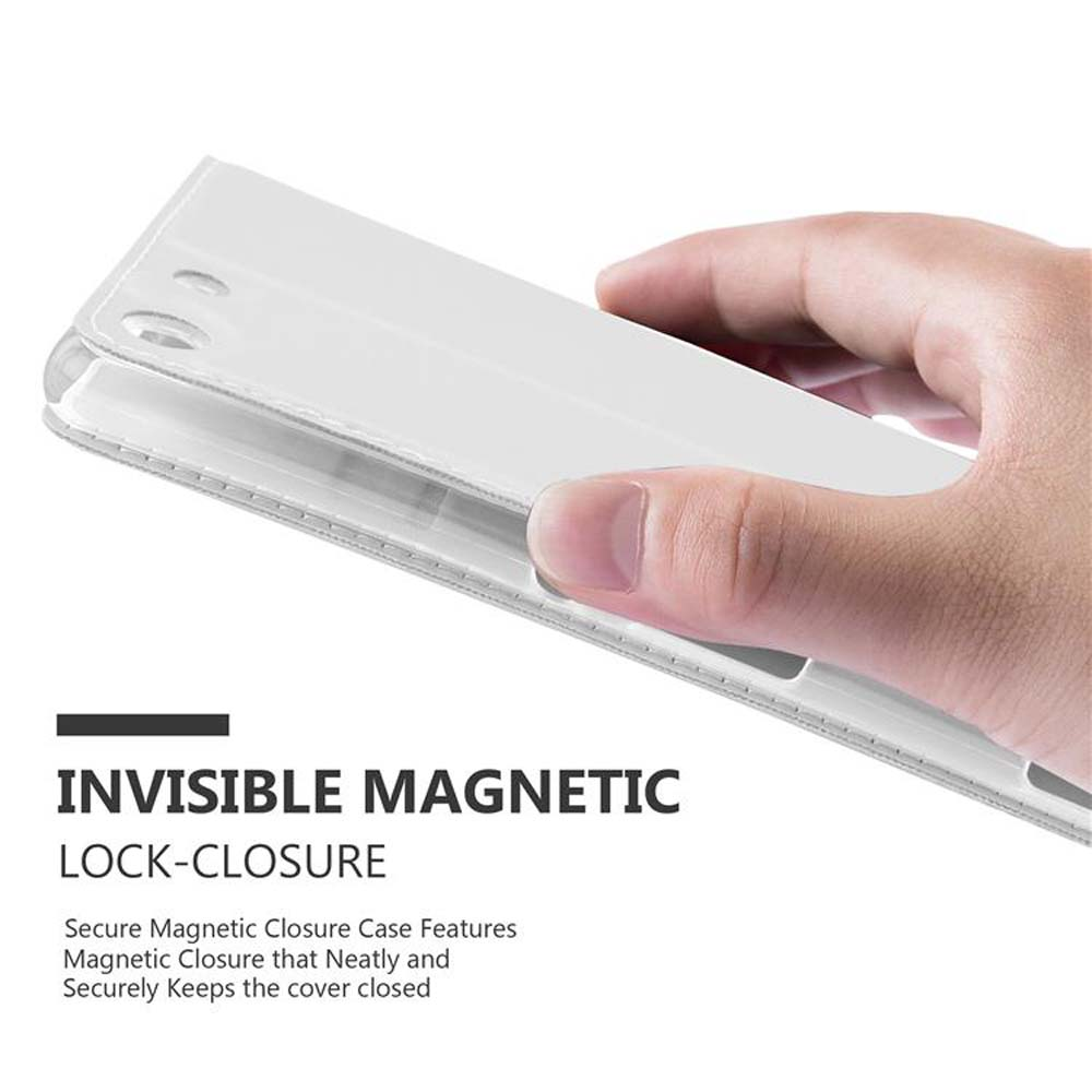 Una funda blanca para teléfono. Una mano la sostiene, mostrando la función de cierre magnético.
