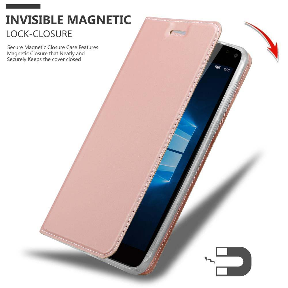 Custodia del telefono aperta, con telefono all'interno. Frecce indicano chiusura magnetica.