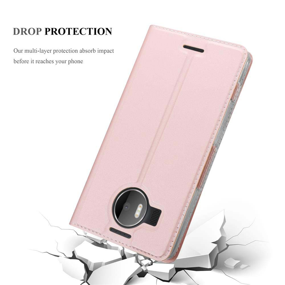 Custodia rosa per telefono con telefono su una superficie rotta.