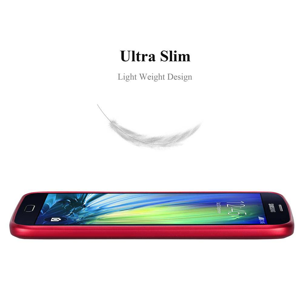 Un teléfono rojo en una funda roja. Una pluma blanca flota sobre el teléfono.