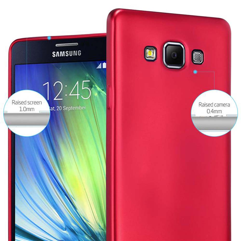Funda y teléfono rojos, pantalla encendida, destacando cámara y pantalla sobre fondo blanco.