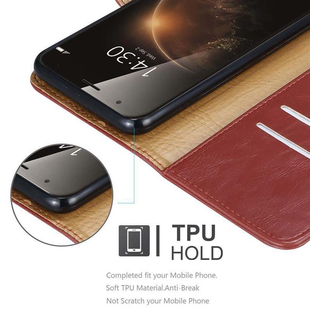 Funda de teléfono con teléfono dentro, soporte TPU e interior marrón. Muestra la hora en la pantalla.