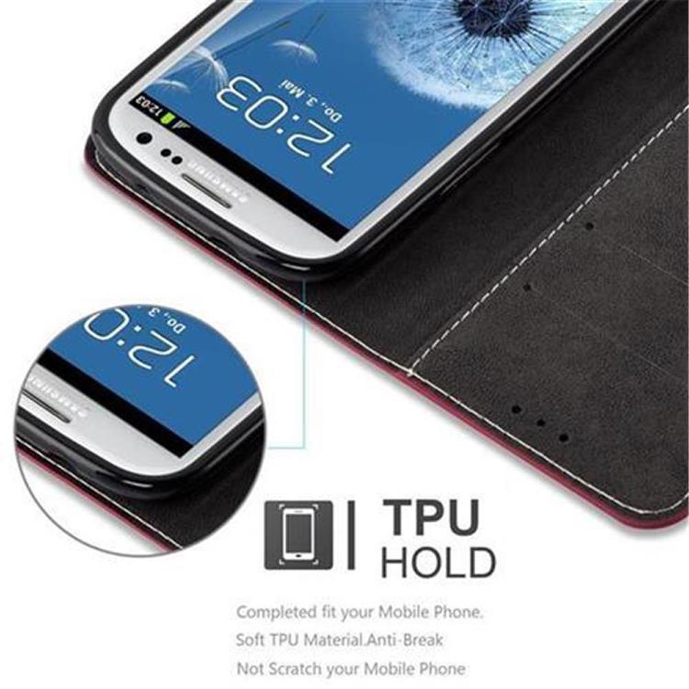 Telefon in schwarzem Etui, mit sichtbarem Bildschirm. TPU Hold Info unten.