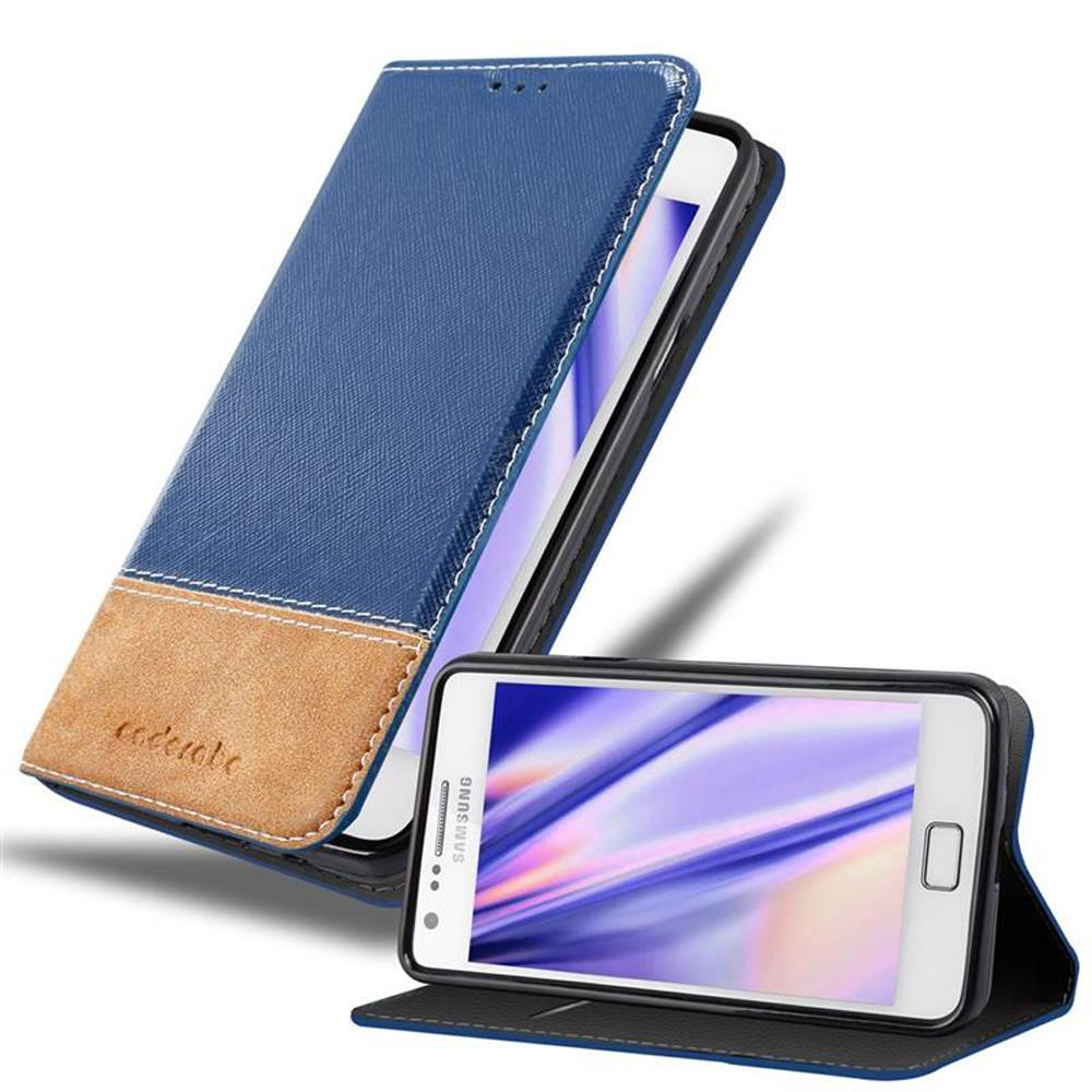 Blau-braune Handyhülle mit Telefon. Geöffnete Hülle mit sichtbarem Bildschirm. Weißer Hintergrund.