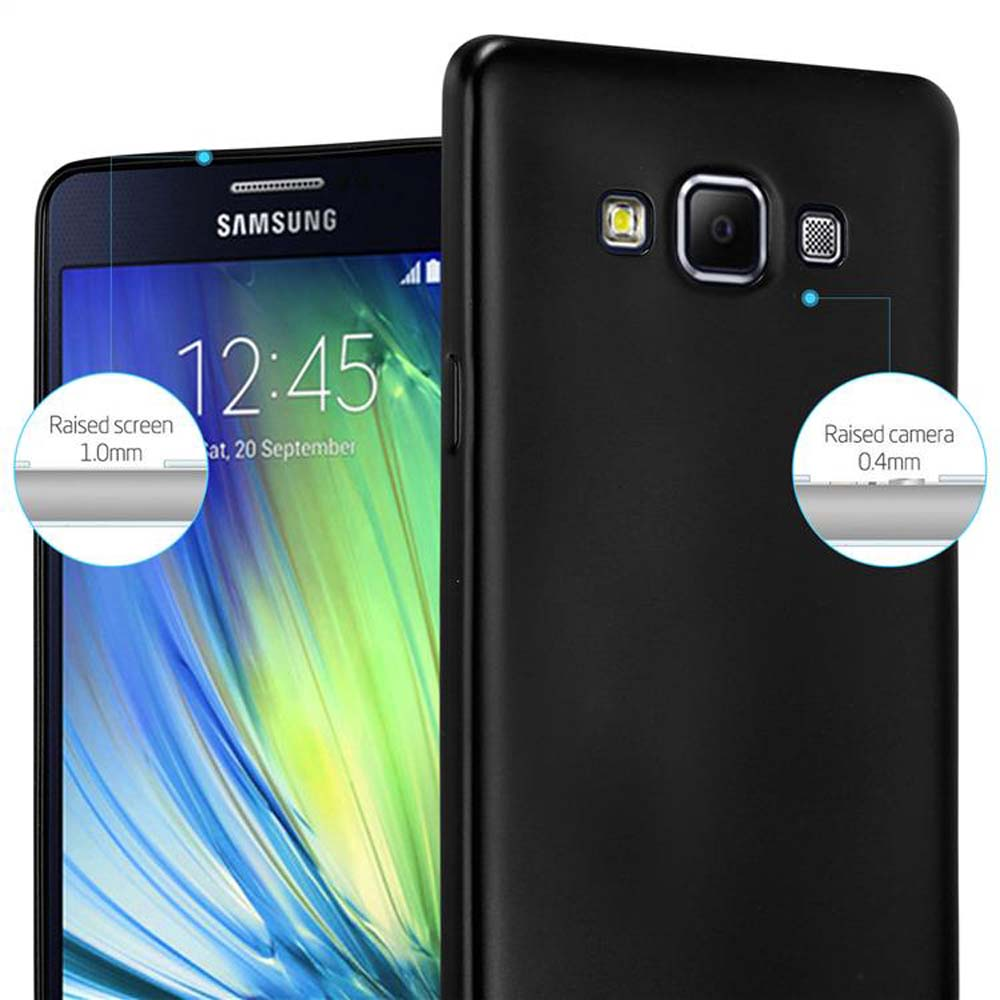 Un teléfono negro con una funda negra. Se destaca la pantalla y la cámara.