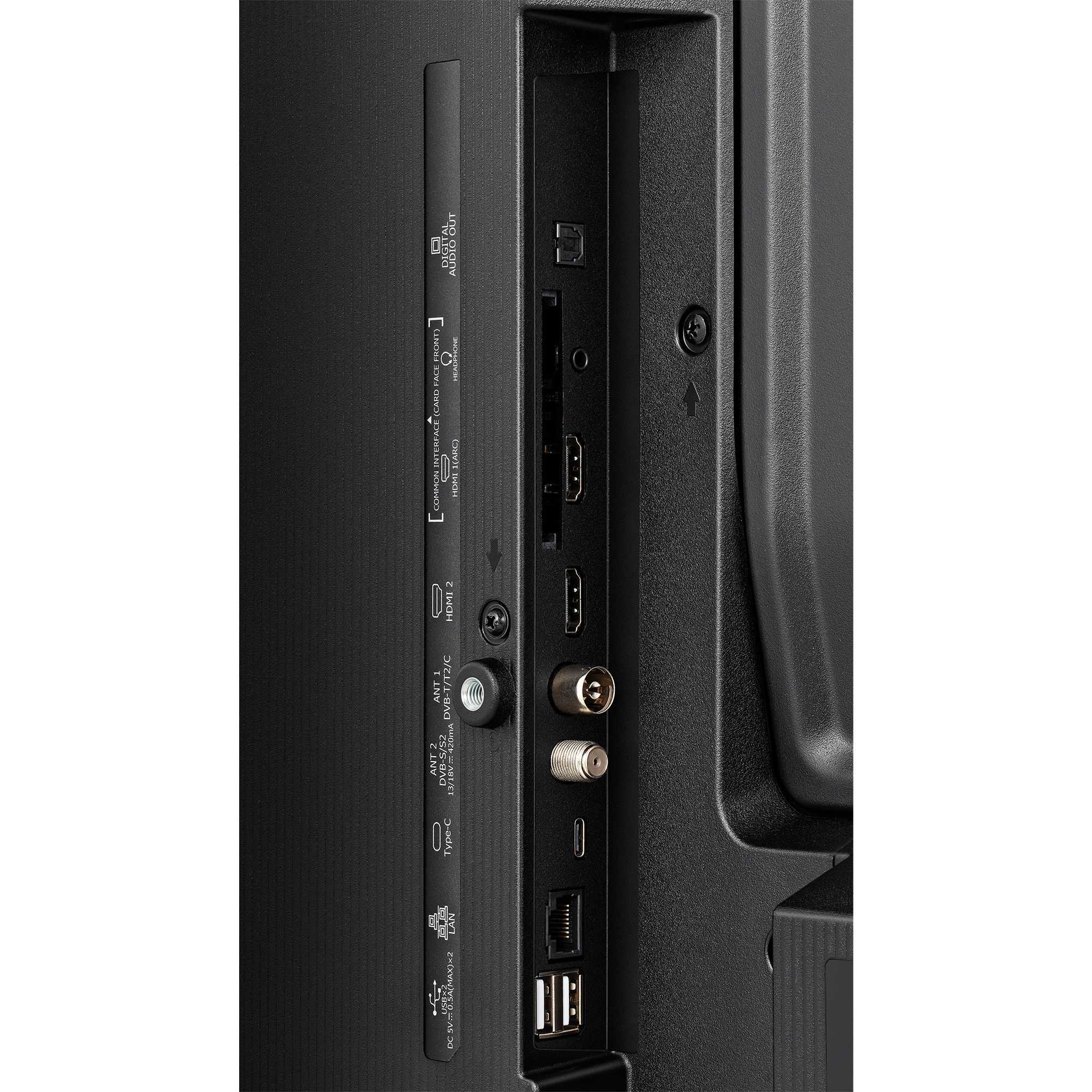 Tylny panel telewizora z różnymi portami, w tym HDMI i USB, z czarną ramką.