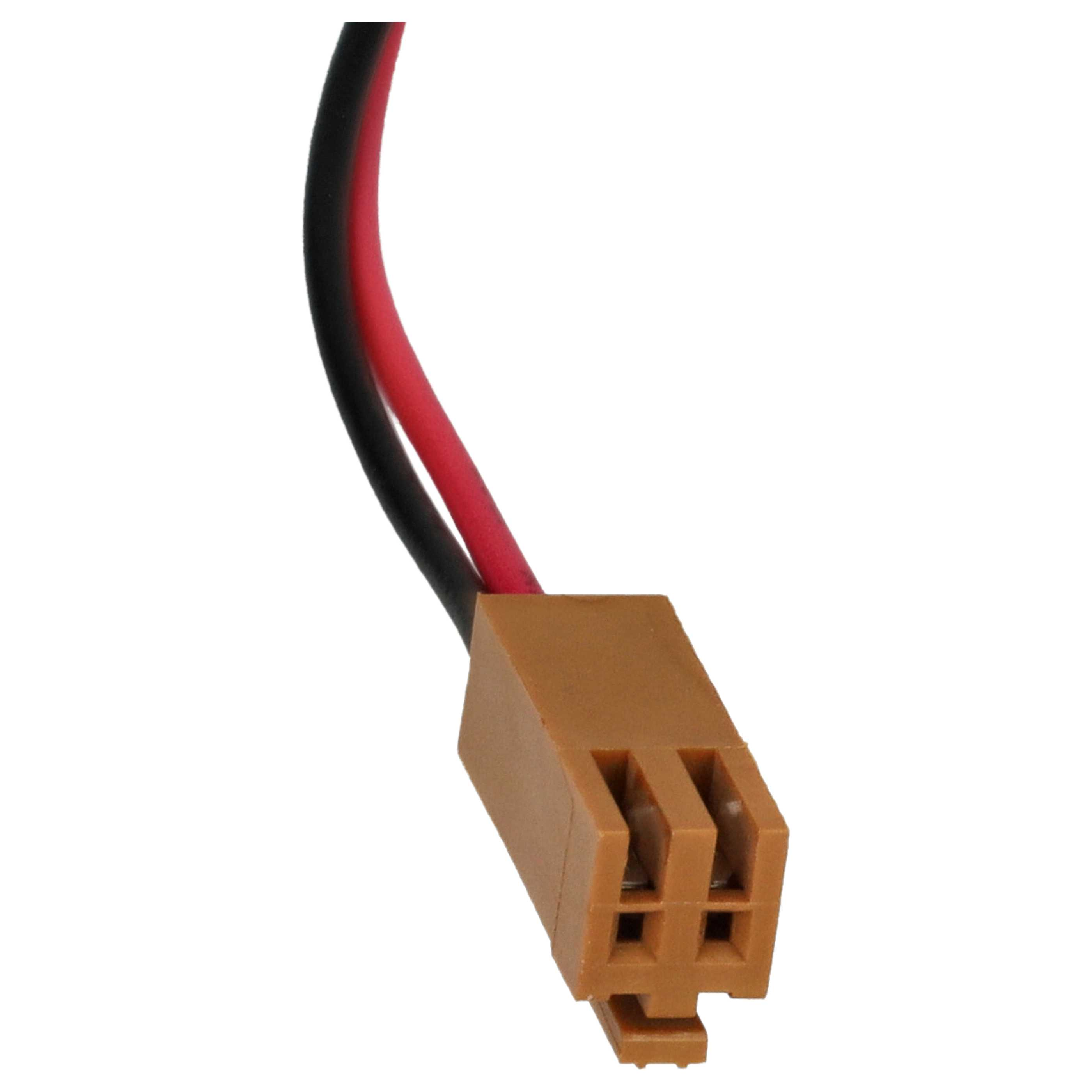 Brauner rechteckiger Stecker mit drei Schlitzen. Zwei Drähte, rot und schwarz, gehen davon aus.
