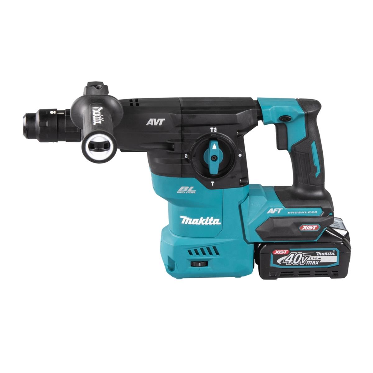Un taladro Makita azul y negro con una batería, sobre una superficie blanca.