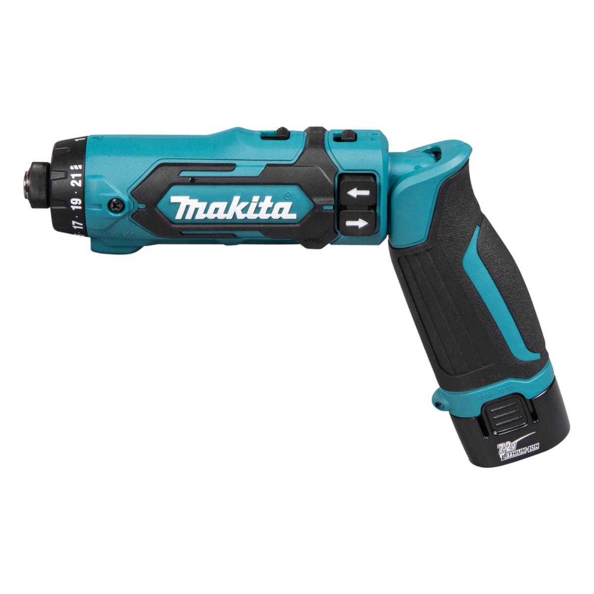 Un avvitatore a batteria Makita turchese con impugnatura e batteria nere.