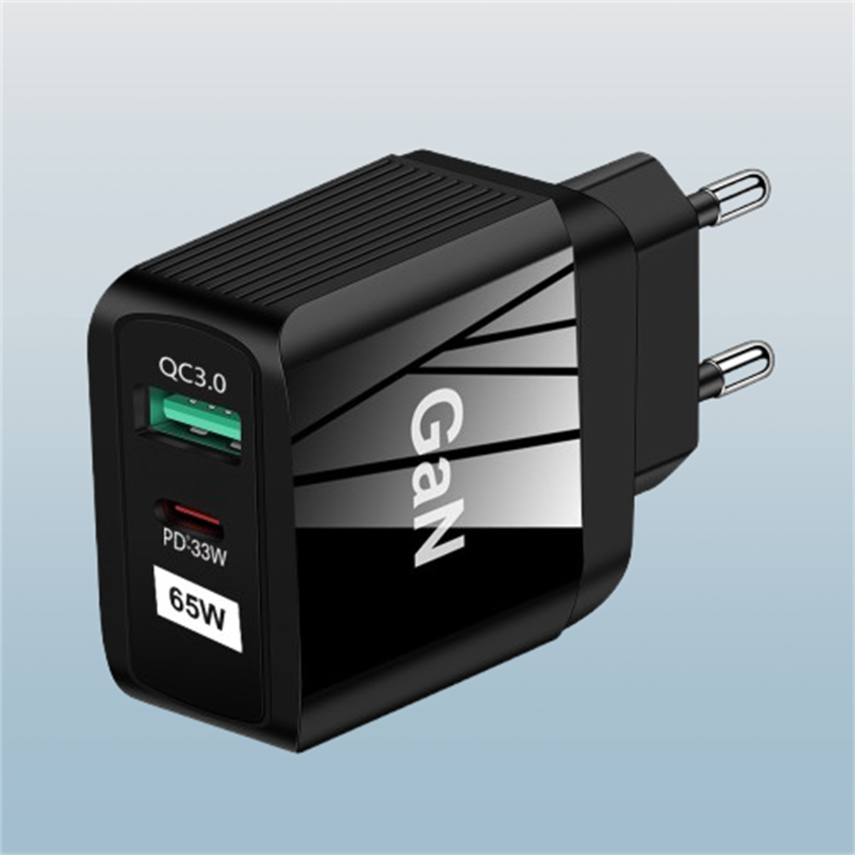 Ein schwarzes Ladegerät mit zwei Stiften. Hat QC3.0- und PD:33W-Anzeigen.