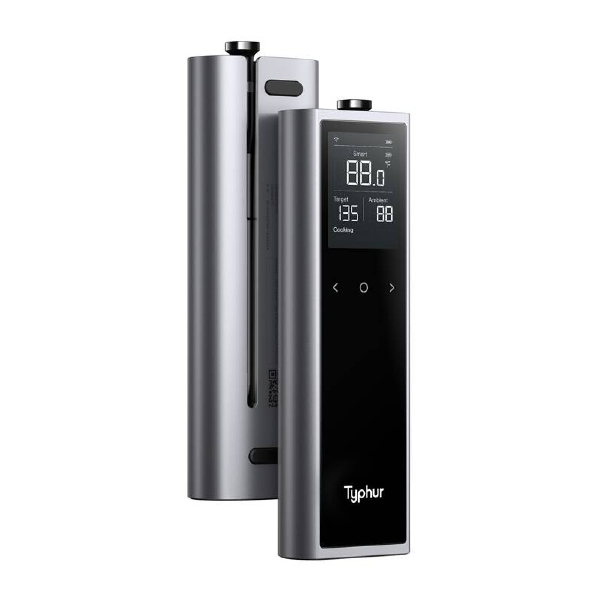 Zwei silberne Thermometer nebeneinander. Sie zeigen eine digitale Anzeige. Weißer Hintergrund.