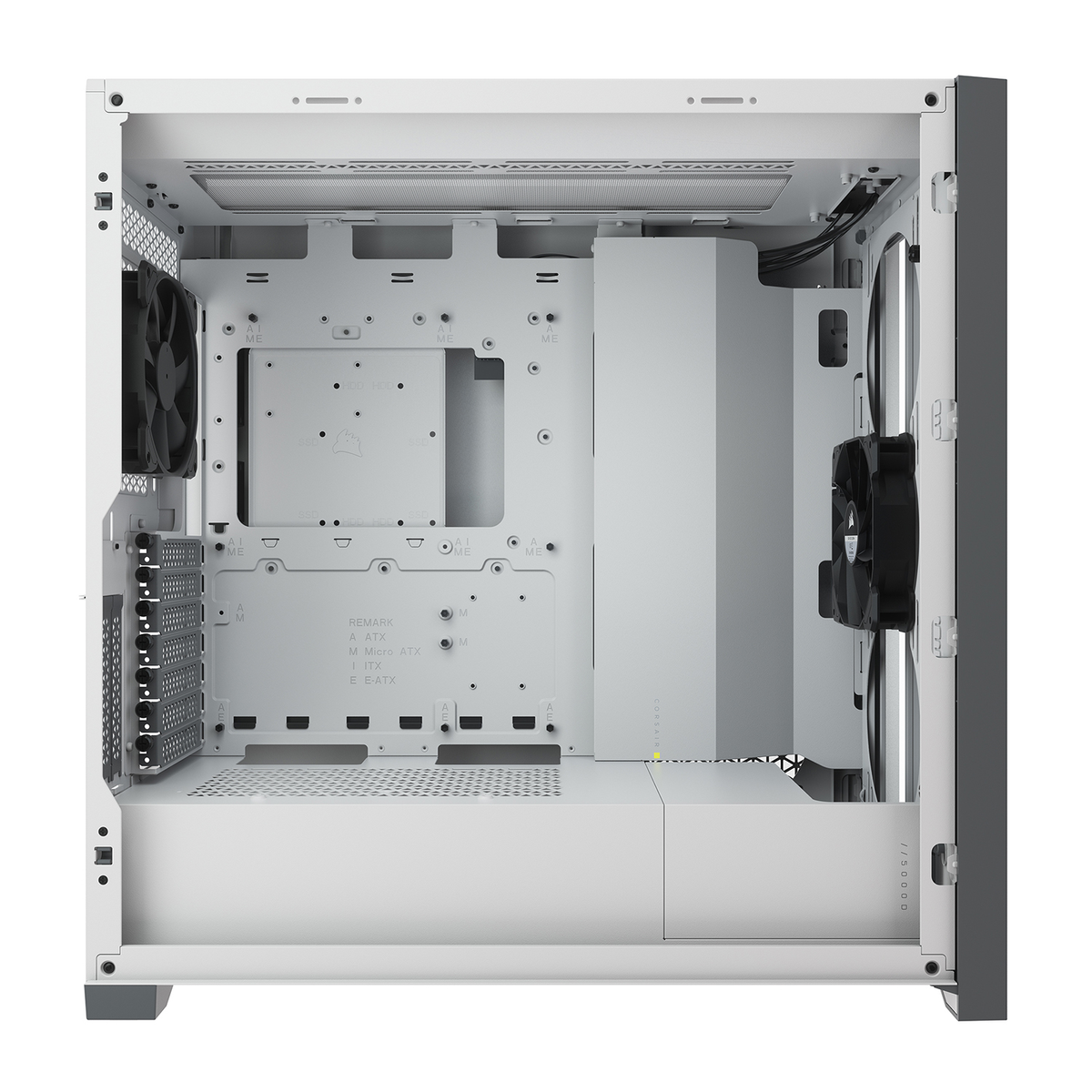 Interno di un case per computer bianco. Presenta ventole, spazi aperti e vari punti di montaggio.
