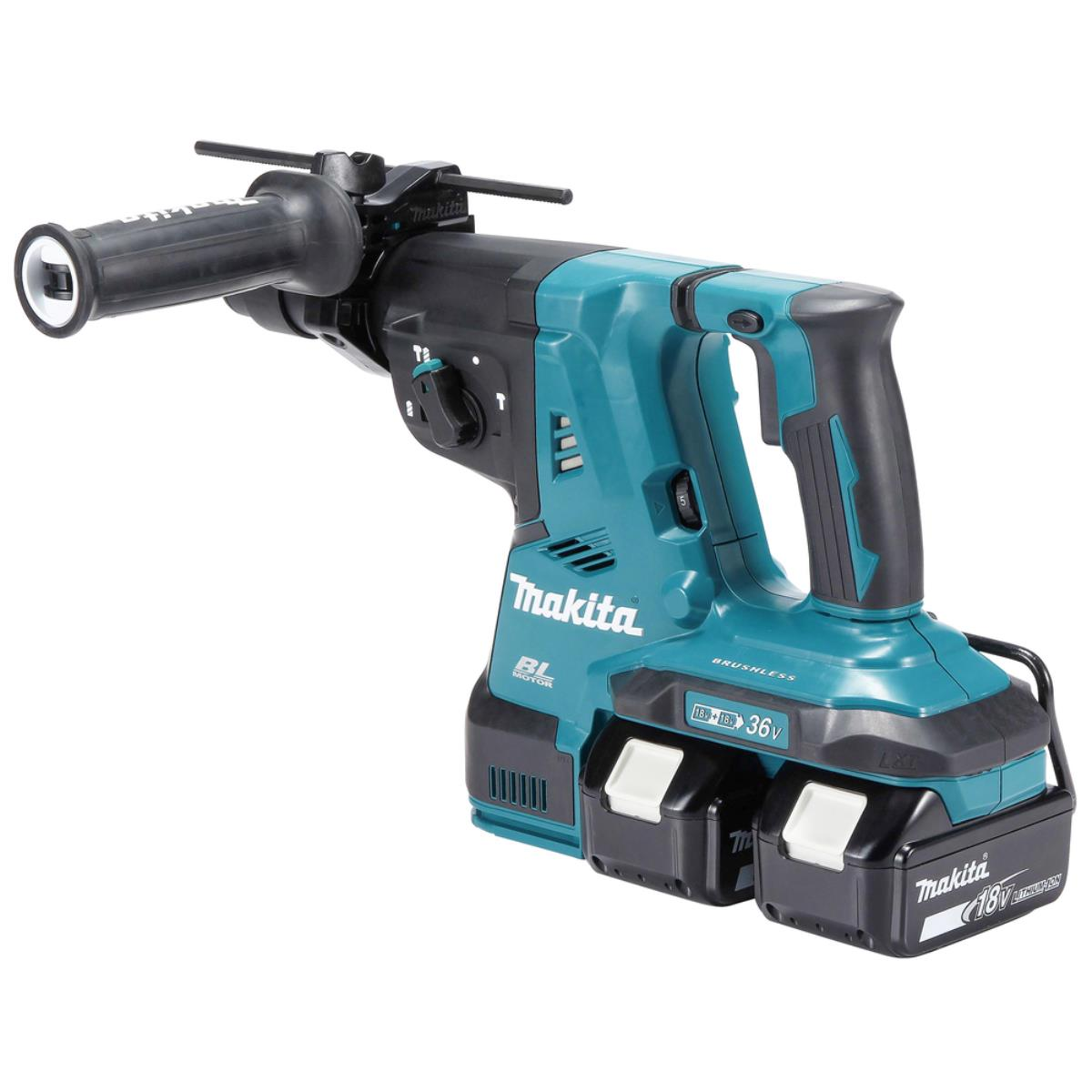 Türkisfarbene Makita-Bohrmaschine, schwarzer Griff, zwei Batterien sind angebracht.