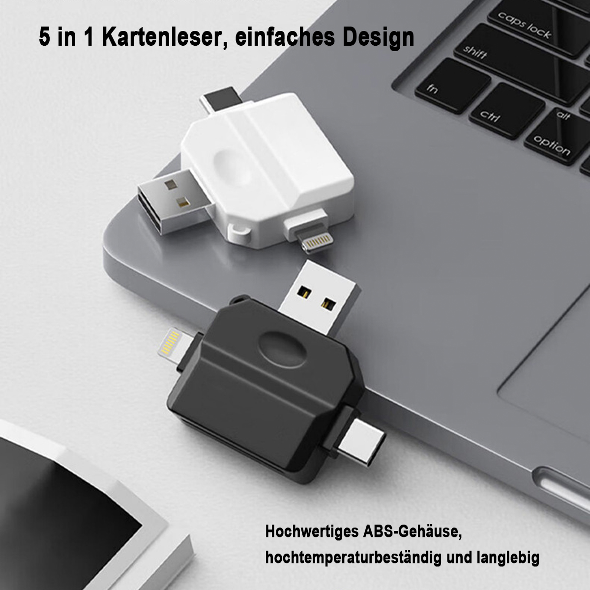 Ein USB-Kartenleser auf einem Laptop. Es hat zwei Teile, einen schwarzen, einen weißen. Der Laptop ist grau.