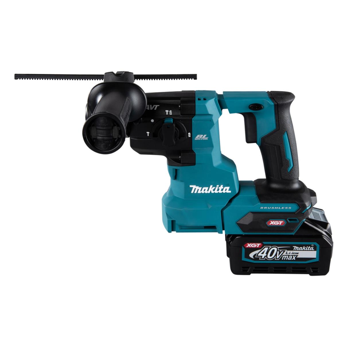 Ein blau-schwarzer Makita Bohrhammer auf weißem Hintergrund.