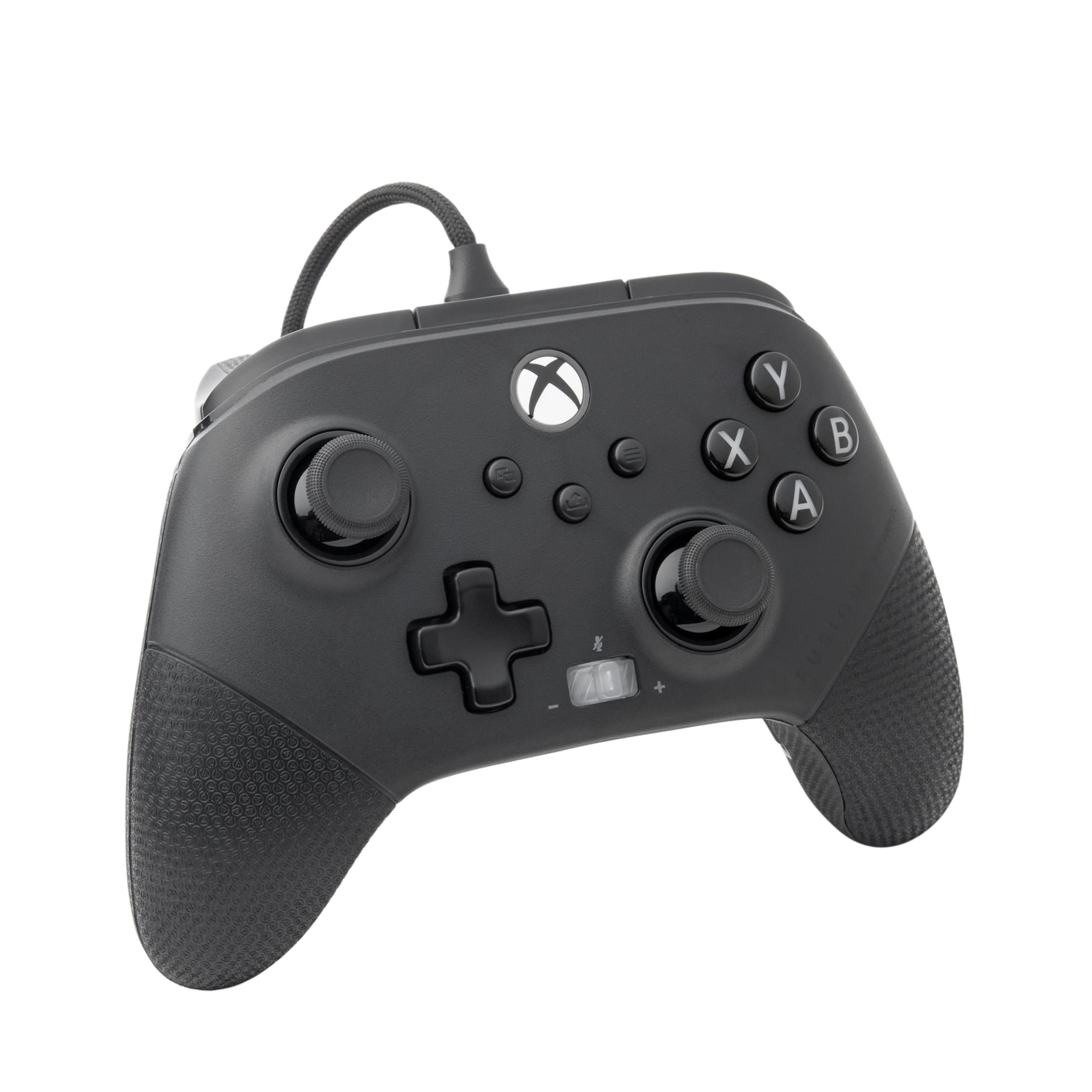 Czarny kontroler Xbox z różnymi przyciskami.