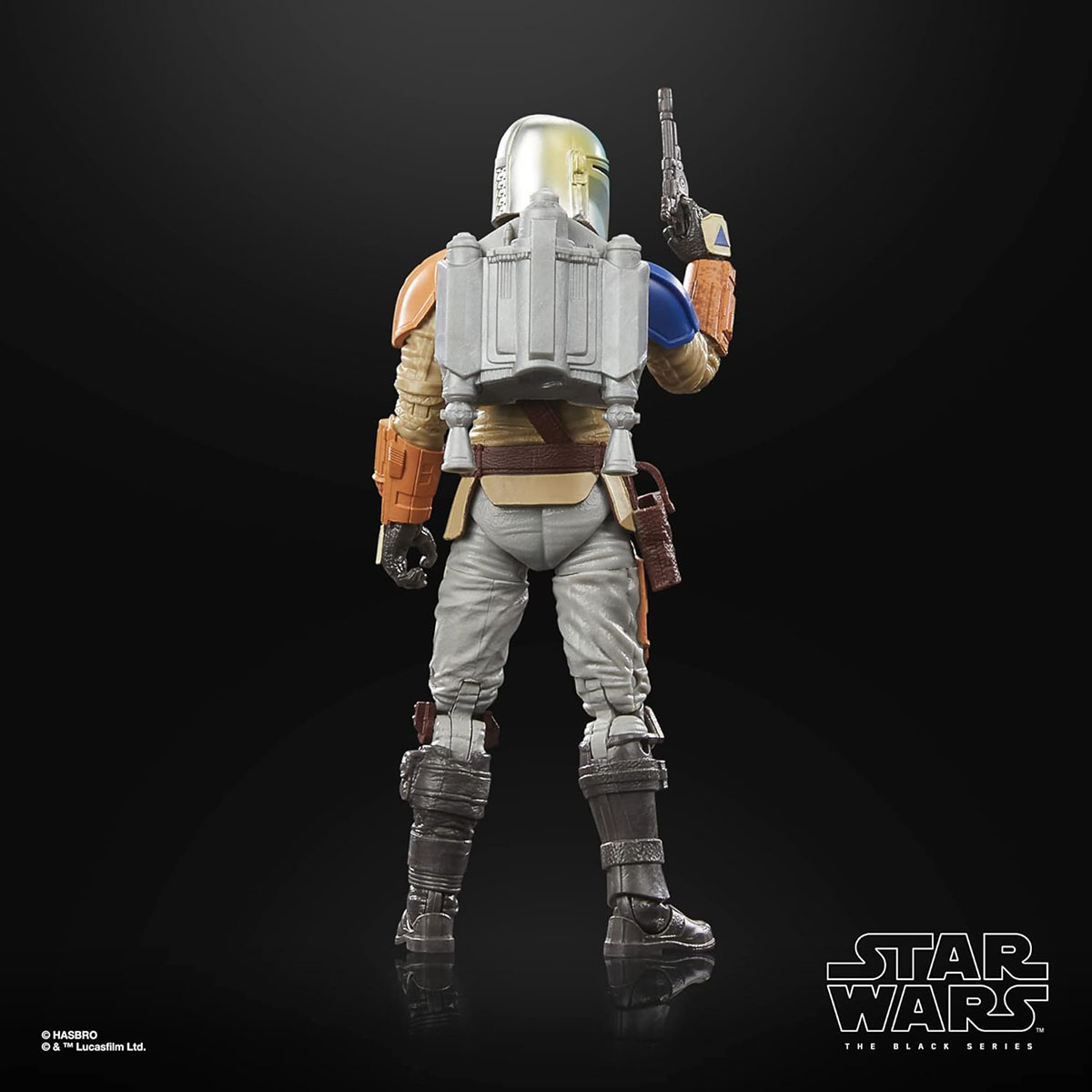 Figura di Star Wars Mandalorian in armatura, con una pistola, da dietro.