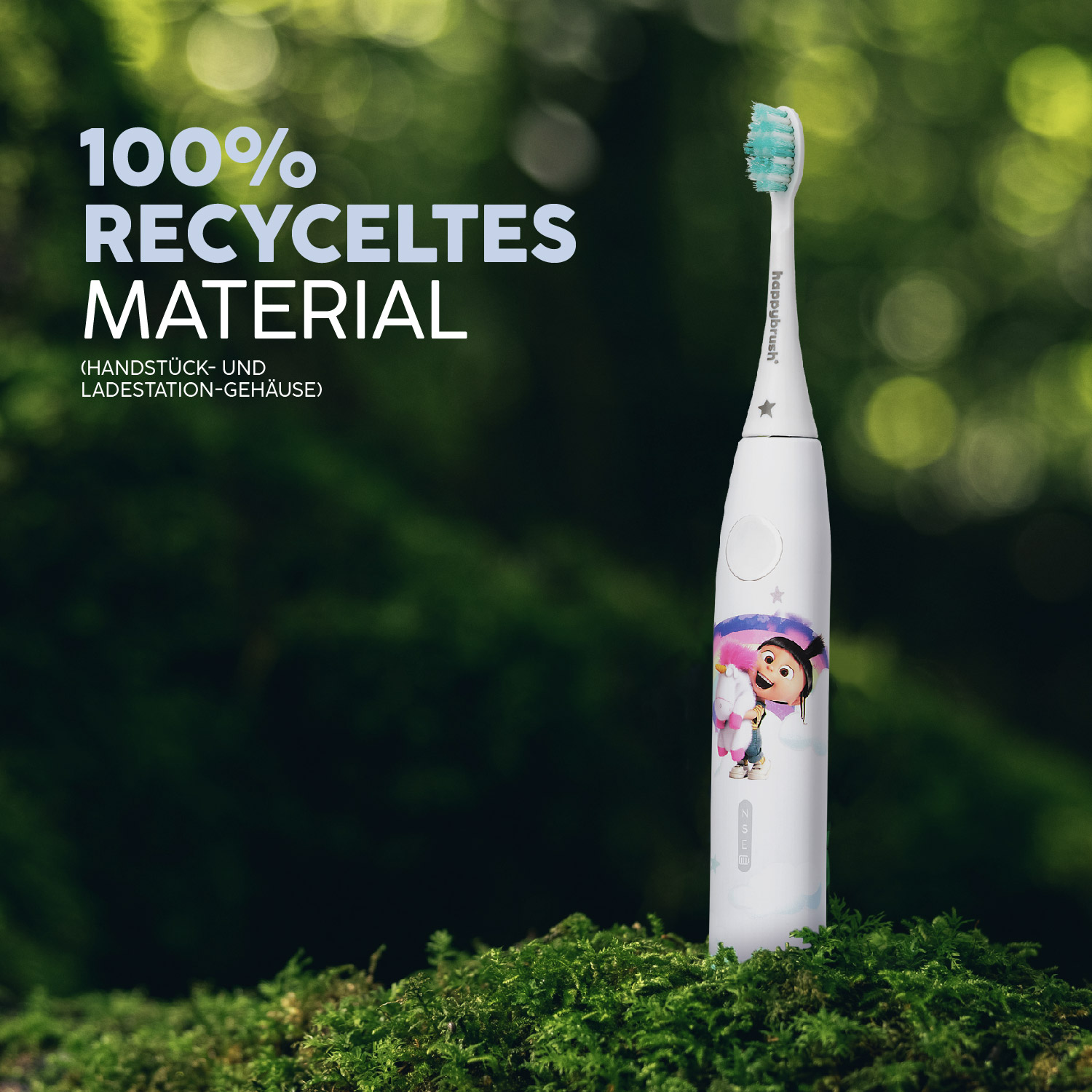 Elektrische Zahnbürste in natürlicher Umgebung mit Text über recycelte Materialien.