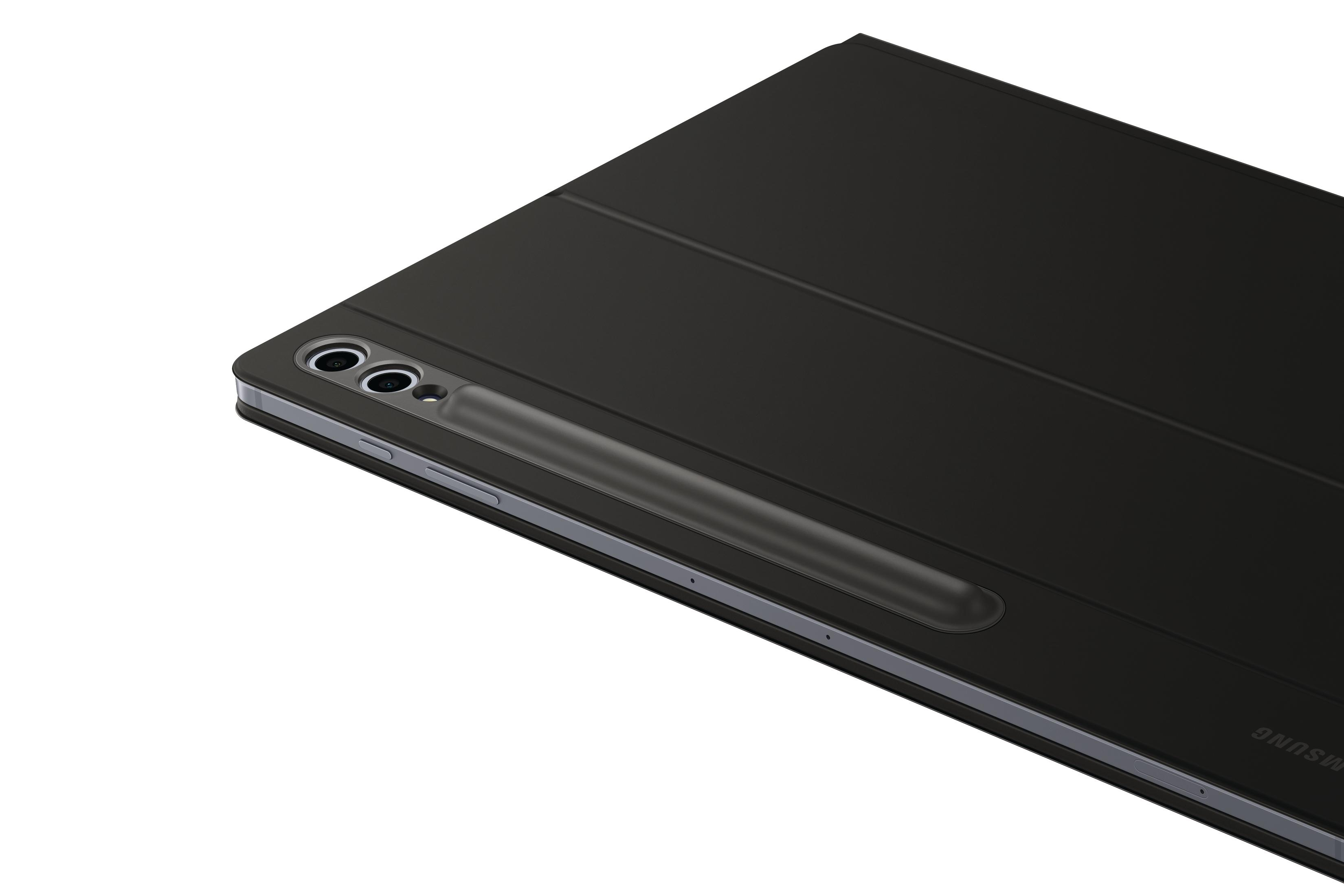 Un tablet nero con stilo collegato, visto in prospettiva su sfondo bianco.