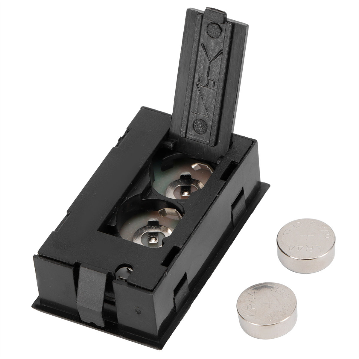 Schwarzer Batteriehalter geöffnet, mit zwei Batterien und einem Deckel.