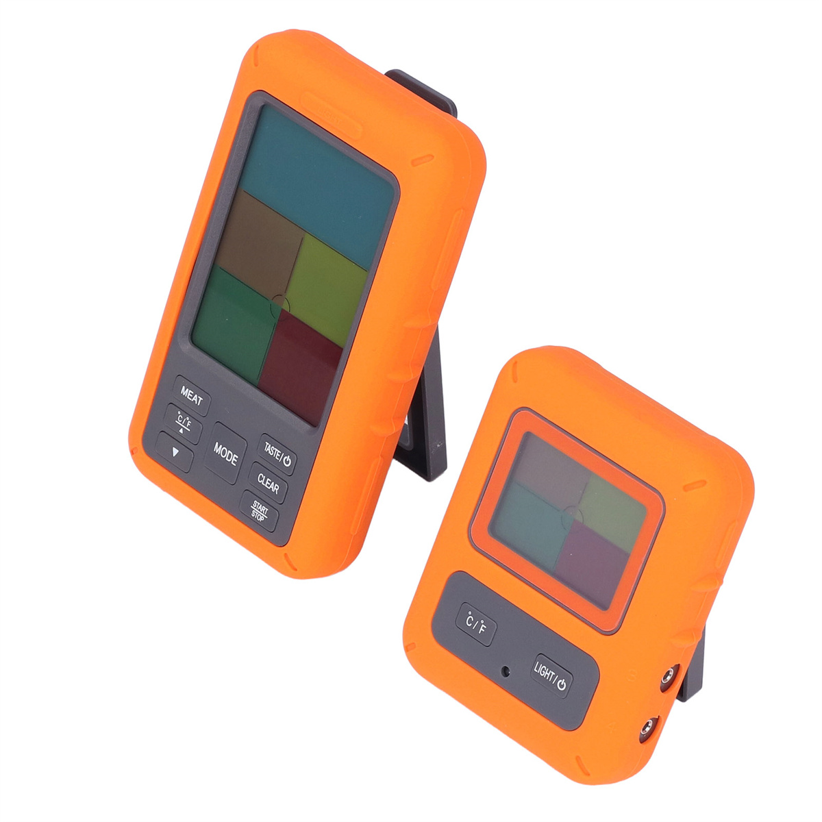 Zwei orangefarbene BBQ-Thermometer. Jedes hat einen kleinen, farbigen Bildschirm.
