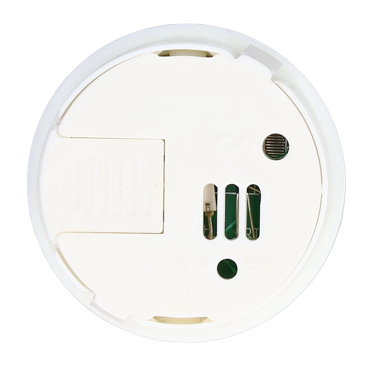 Rückseite eines weißen Rauchmelders. Sichtbar sind Batteriekontakte, elektronische Komponenten und Befestigungslöcher.