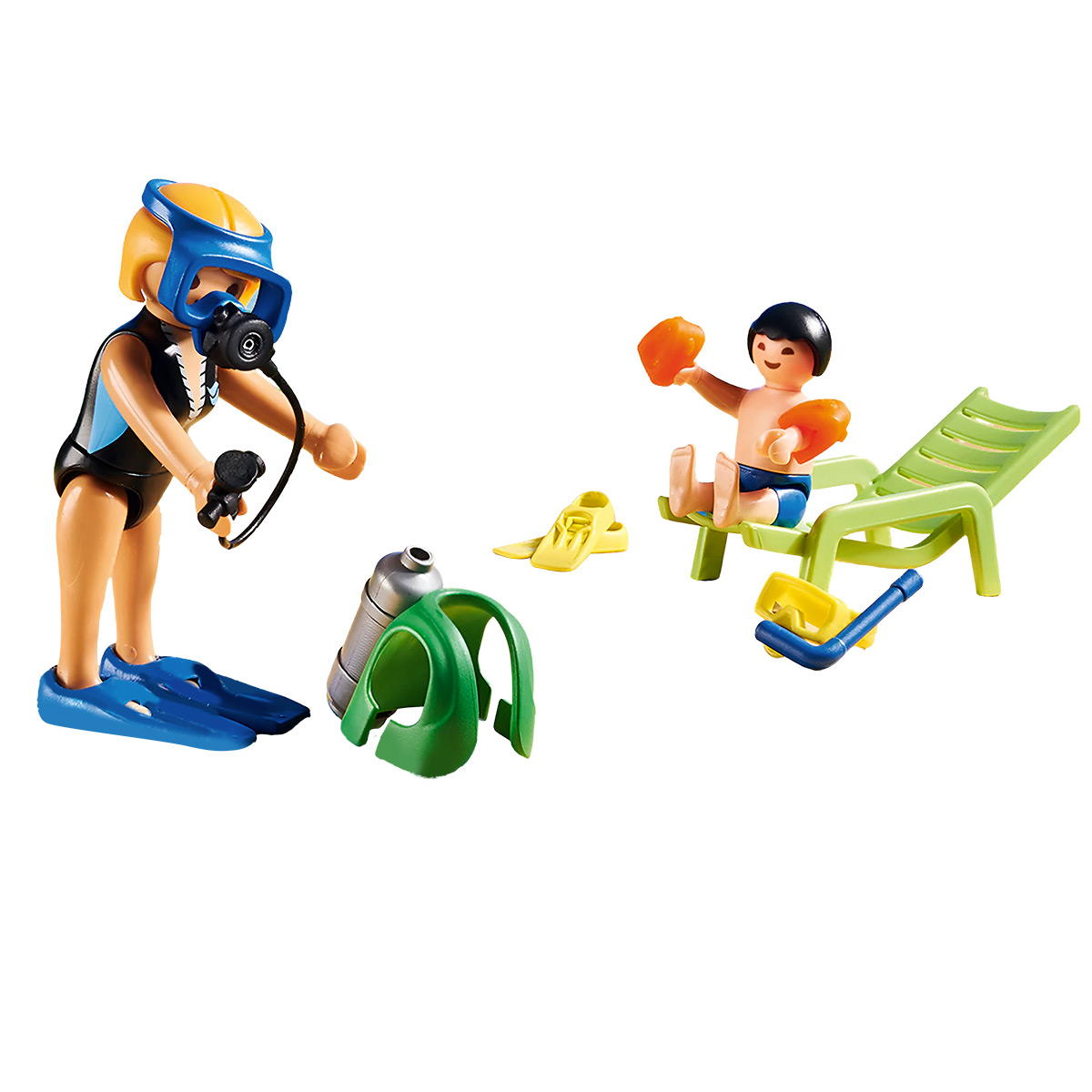 Playmobil-figuren. Eén is een duiker, de ander zonnebaadt. Duikuitrusting en een strandstoel zijn aanwezig.