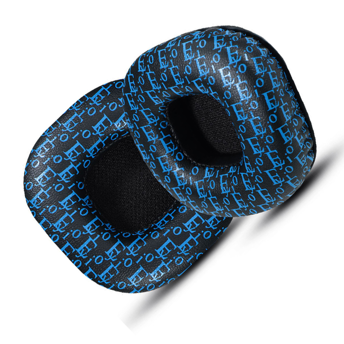 Due cuscinetti neri per cuffie con motivo blu ripetuto, su sfondo bianco.