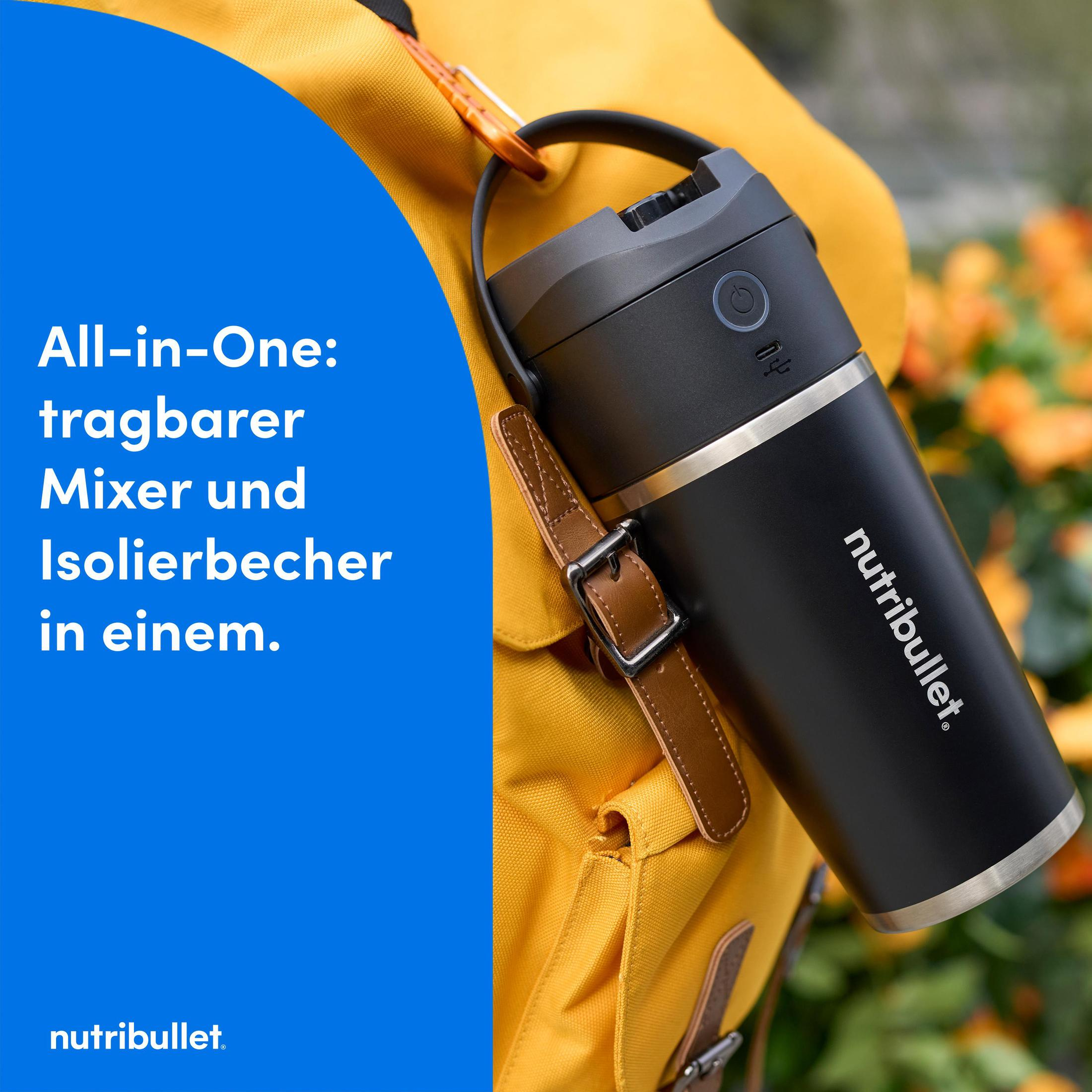 Ein schwarzer Nutribullet-Mixer mit braunem Riemen auf einem gelben Rucksack.