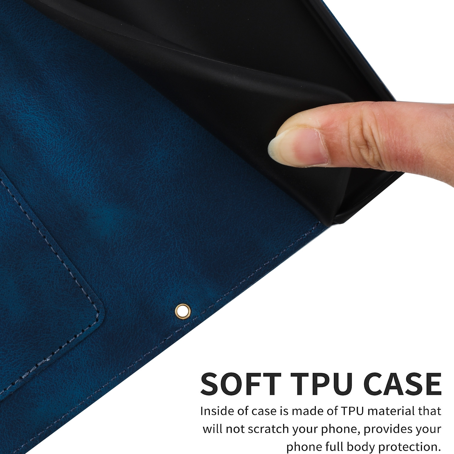 Mano sosteniendo una funda azul para teléfono. La funda es azul con interior negro.