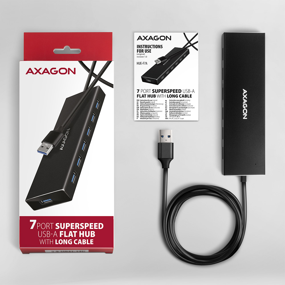 Un hub USB nero con un cavo lungo, un cavo USB e una scatola del prodotto.