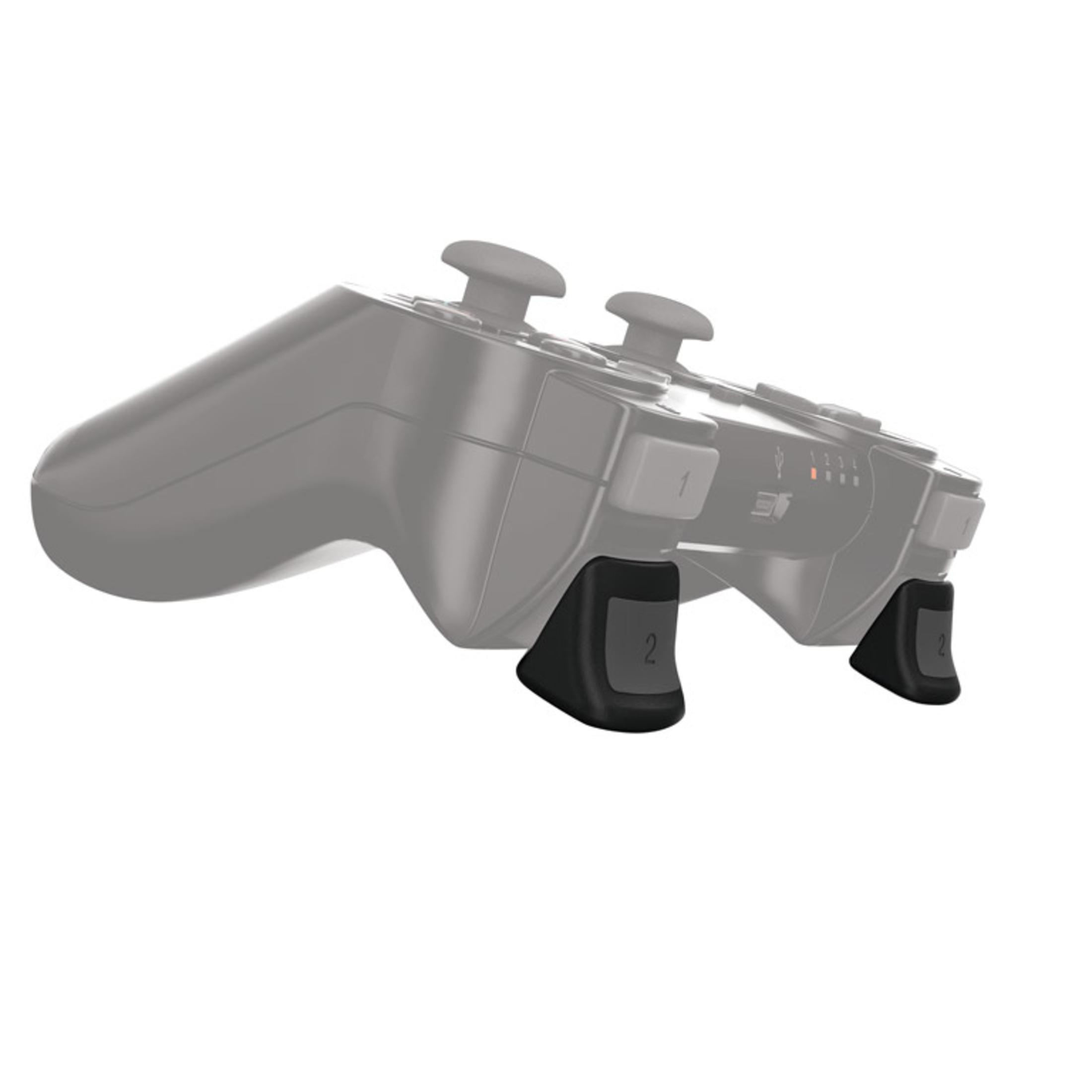 Un controller di gioco grigio con impugnature nere, vista angolata, su bianco.