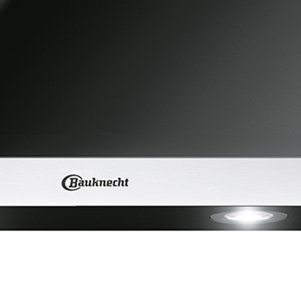 Cappa Bauknecht, bianca e nera, con una luce.