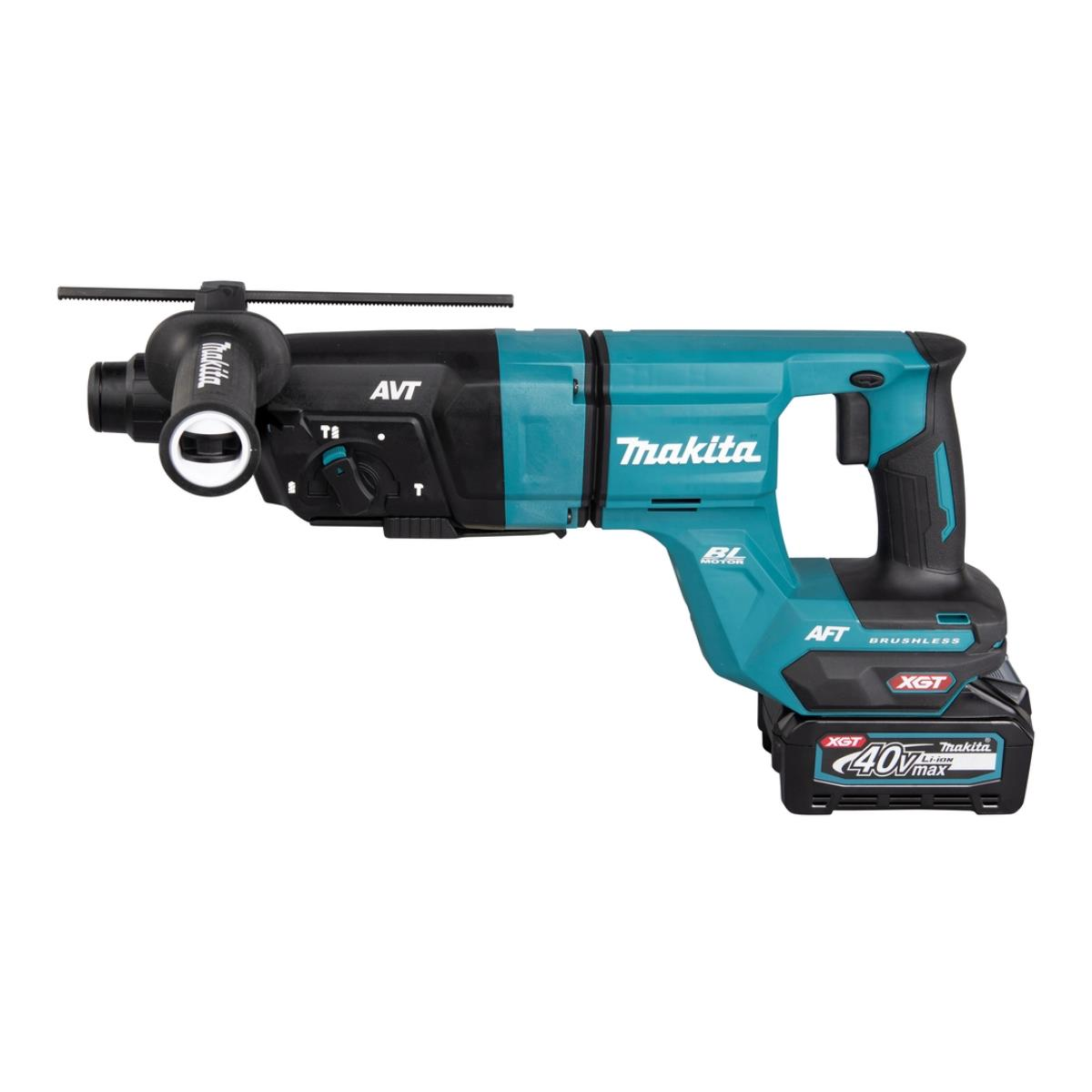 Ein teal-farbener und schwarzer Makita-Rotationshammer mit angebrachter Batterie. Der Bohrer steht vor weißem Hintergrund.