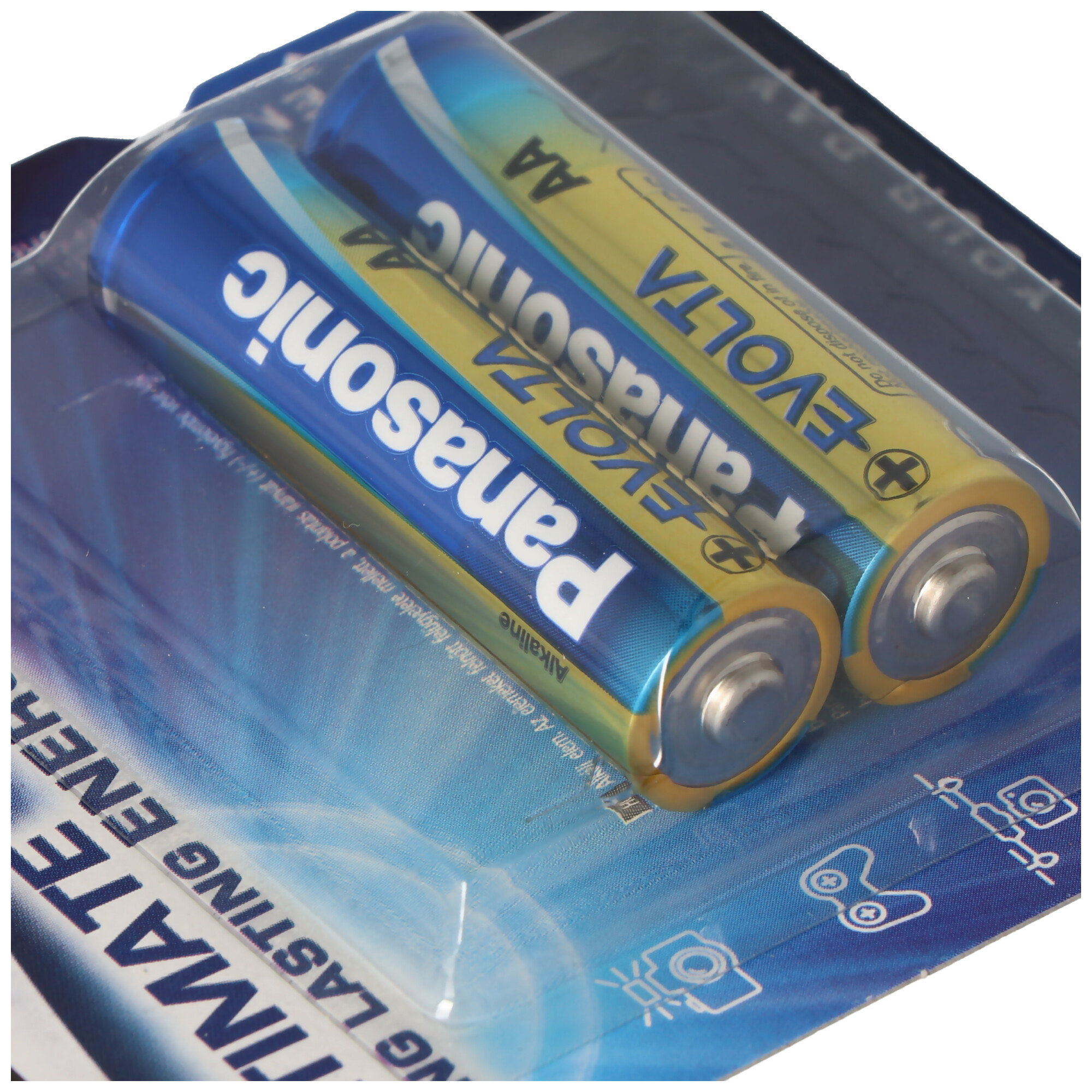 Dwie baterie AA Panasonic EVOLTA w blistrze, niebieska i żółta marka, z białym tłem.