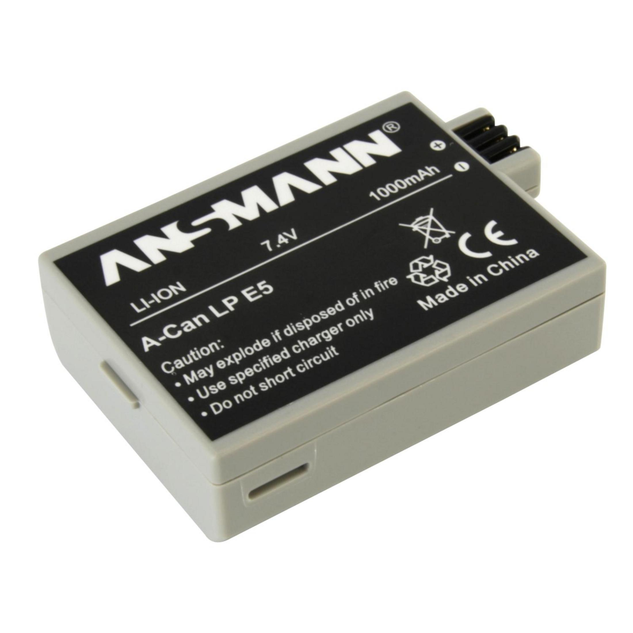 Schwarze und graue Ansmann A-Can LP E5 Batterie. Text: 7,4V 1000mAh. Achtung: Explosion bei Feuer.