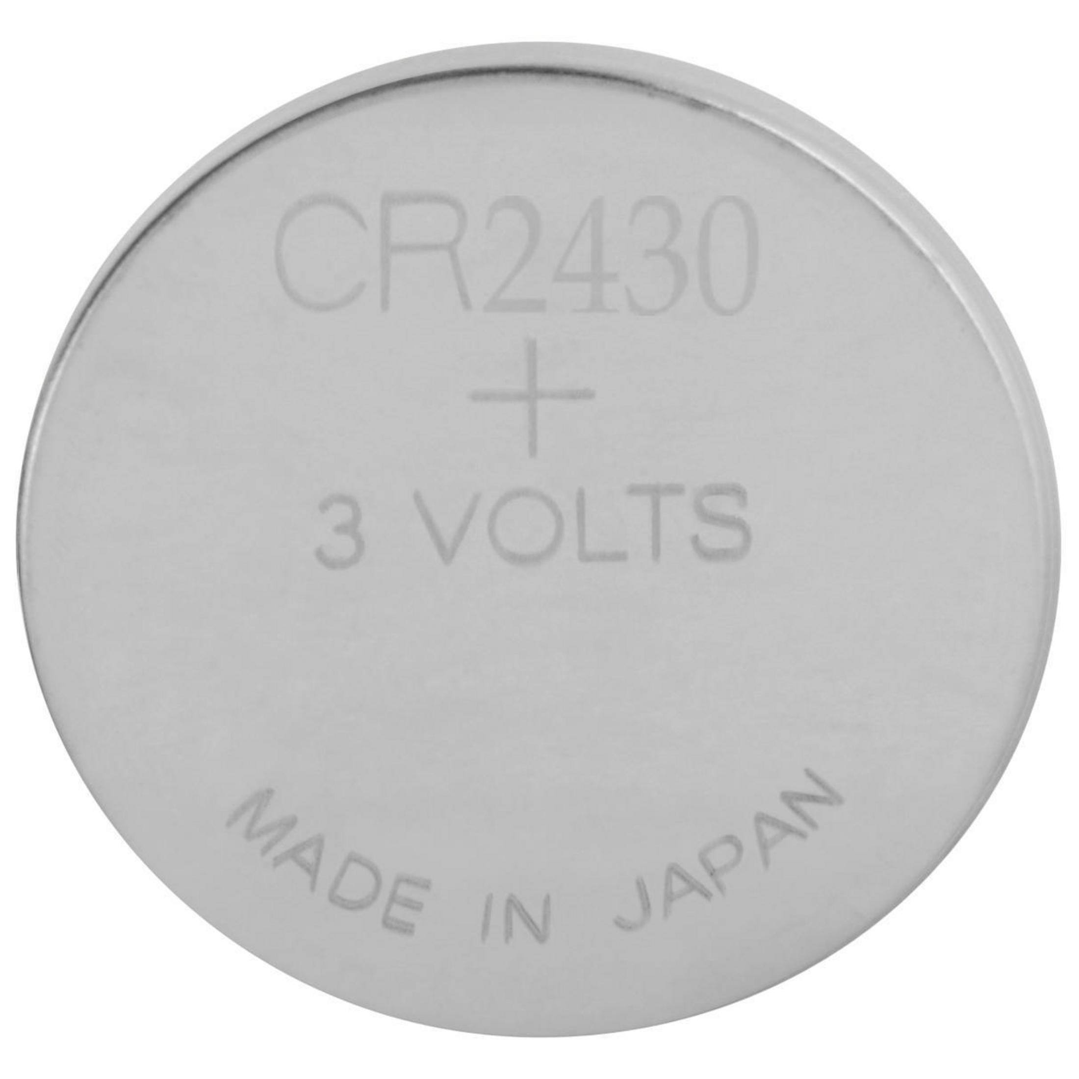 Eine kleine, runde silberne Batterie mit der Aufschrift 'CR2430 + 3 VOLTS' und 'MADE IN JAPAN'.